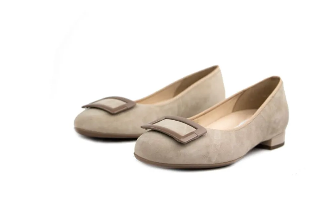 Ballerina's | Loafers / Instappers^Ara Ballerina Sand Suede